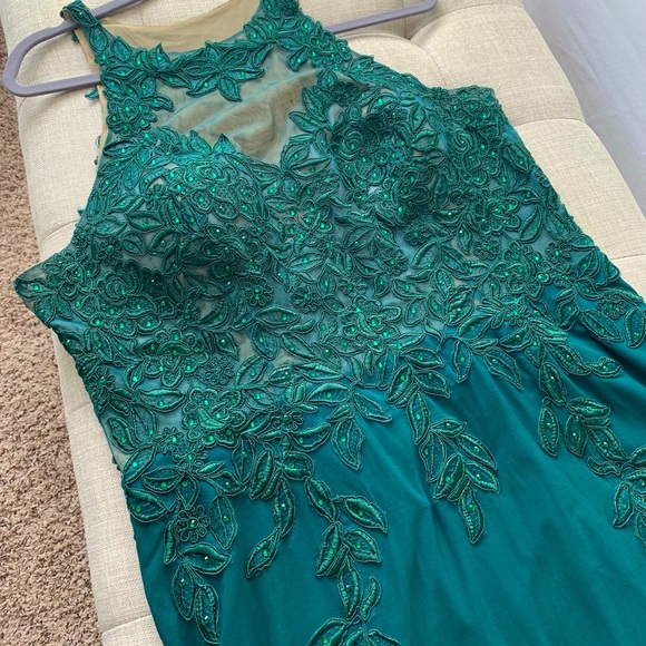 Plus size 18 Green formal dress - Picture 2 of 3